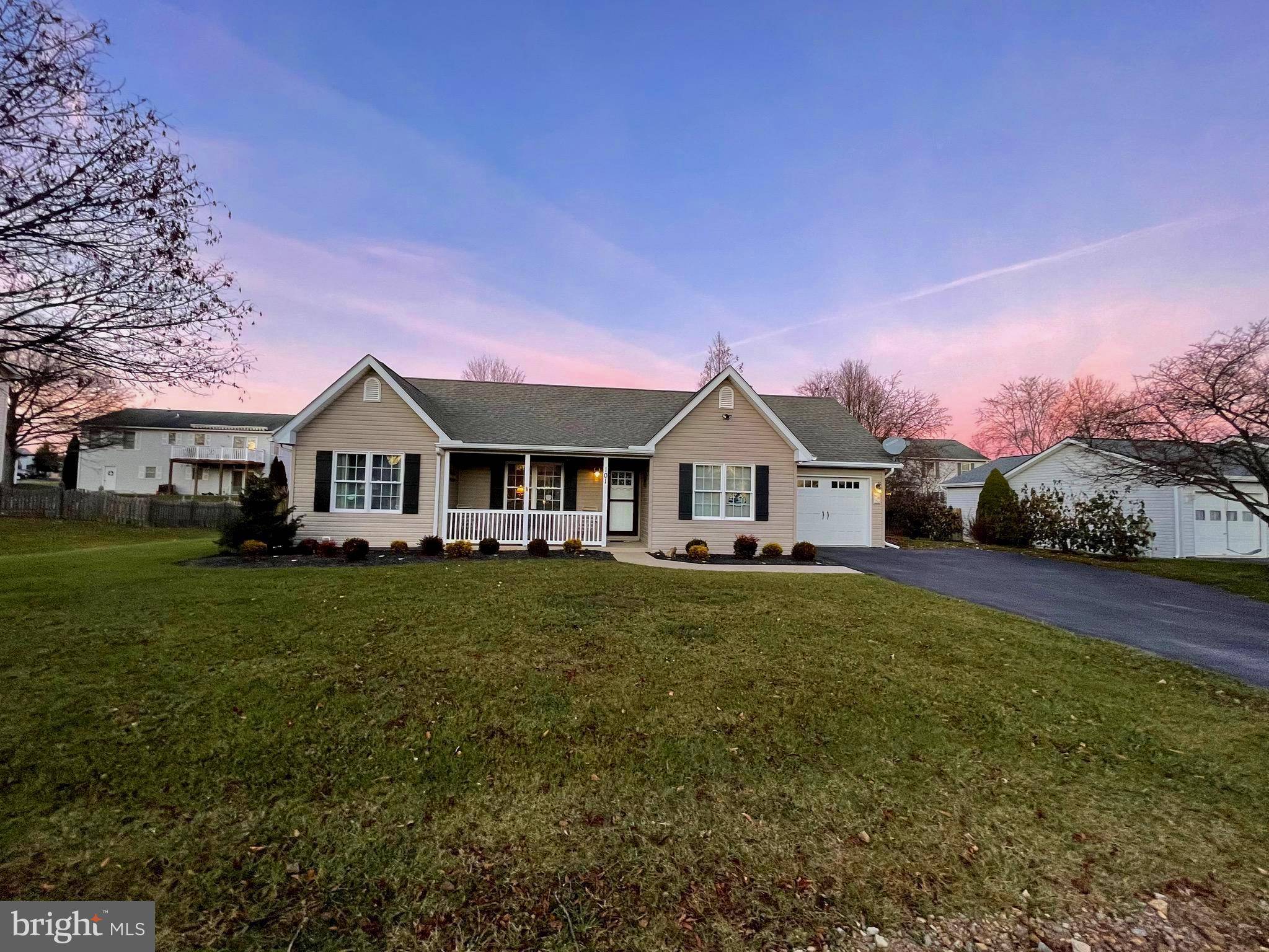 Falling Waters, WV 25419,101 ORIOLE LN