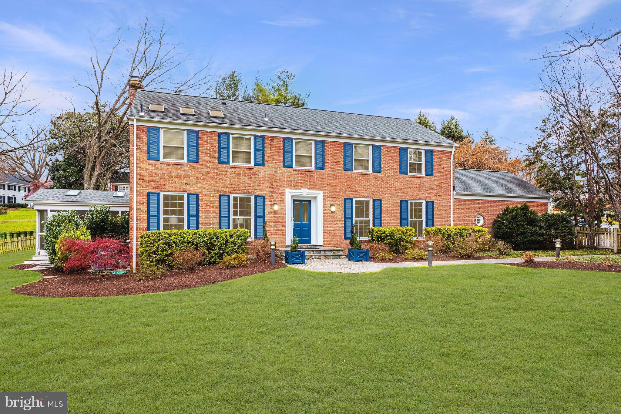 Mclean, VA 22102,8301 RIDING RIDGE PL