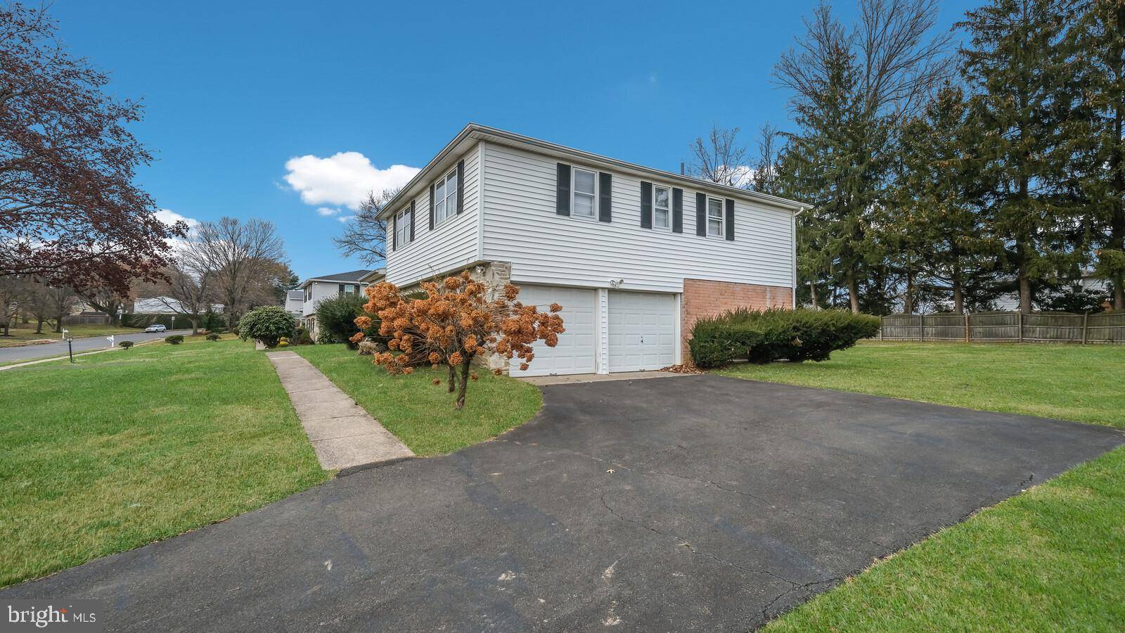 Huntingdon Valley, PA 19006,869 BARNSWALLOW LN