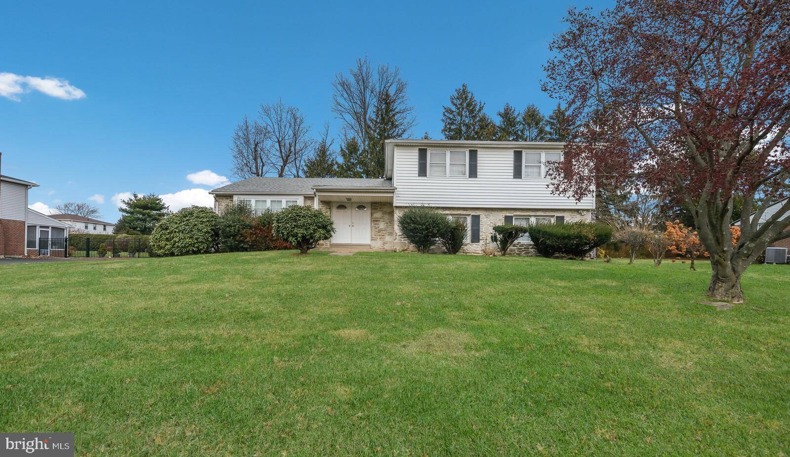 Huntingdon Valley, PA 19006,869 BARNSWALLOW LN