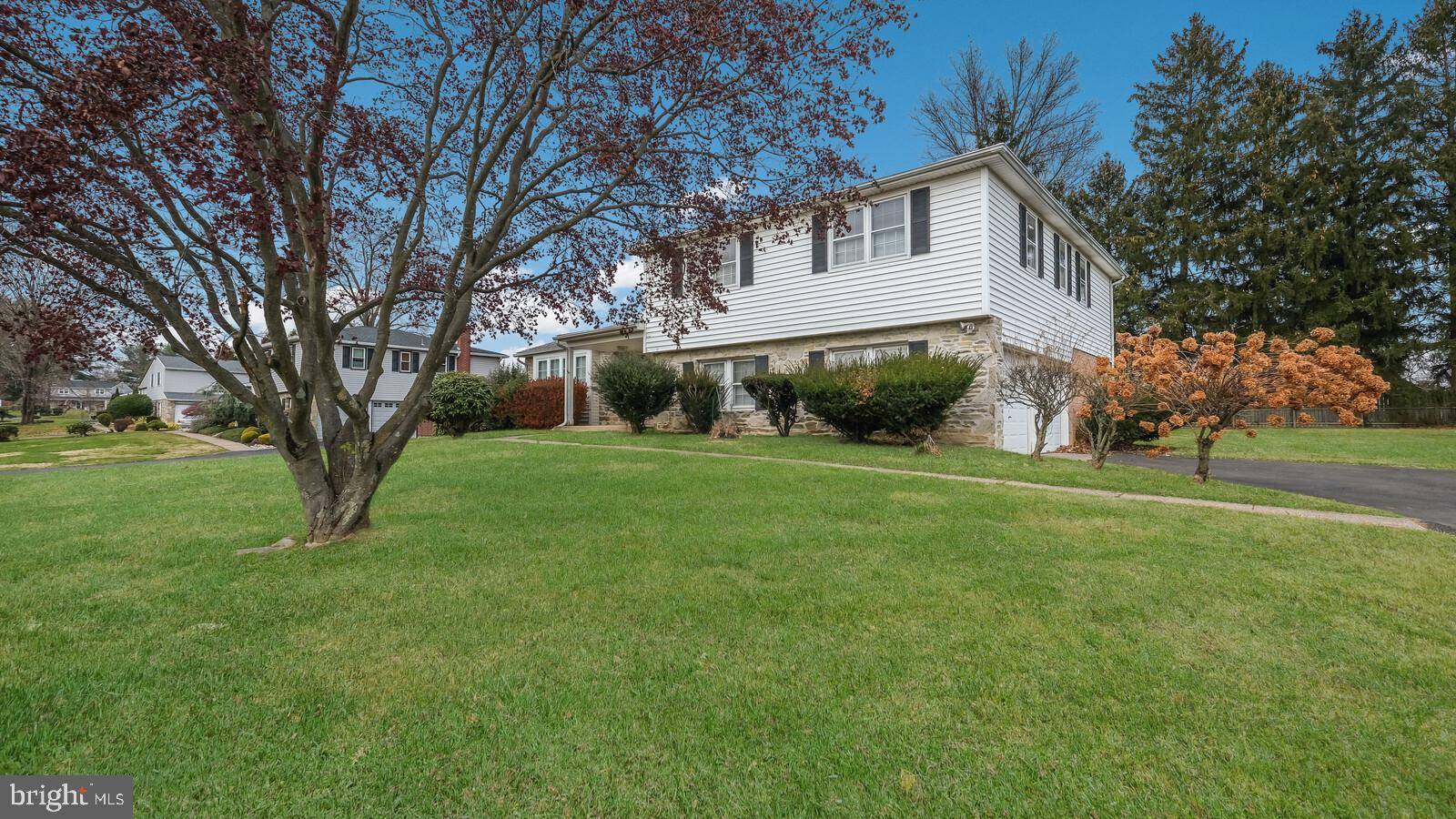 Huntingdon Valley, PA 19006,869 BARNSWALLOW LN