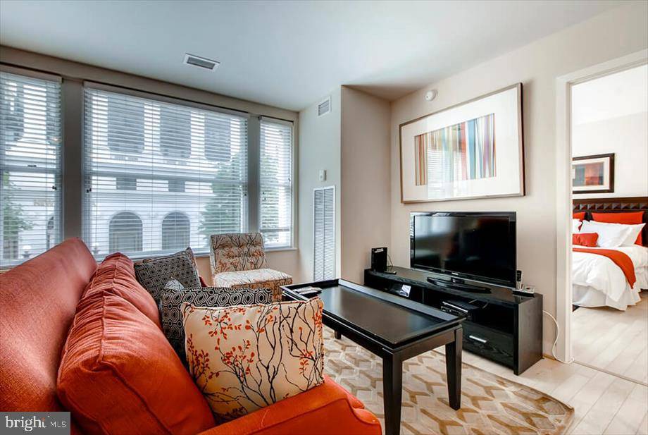 Washington, DC 20005,733 15TH ST NW #(1 BEDROOM OPTION)