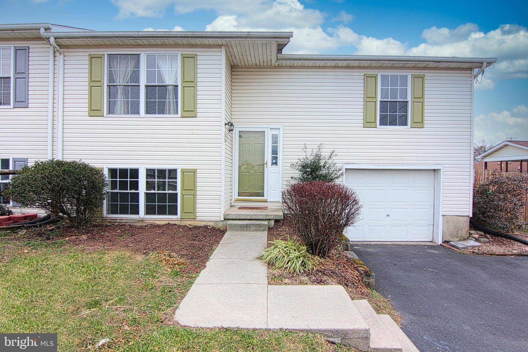 Inwood, WV 25428,26 SQUIRE CIR