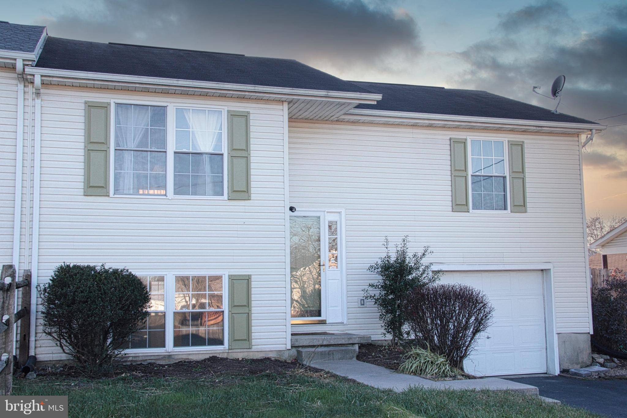 Inwood, WV 25428,26 SQUIRE CIR