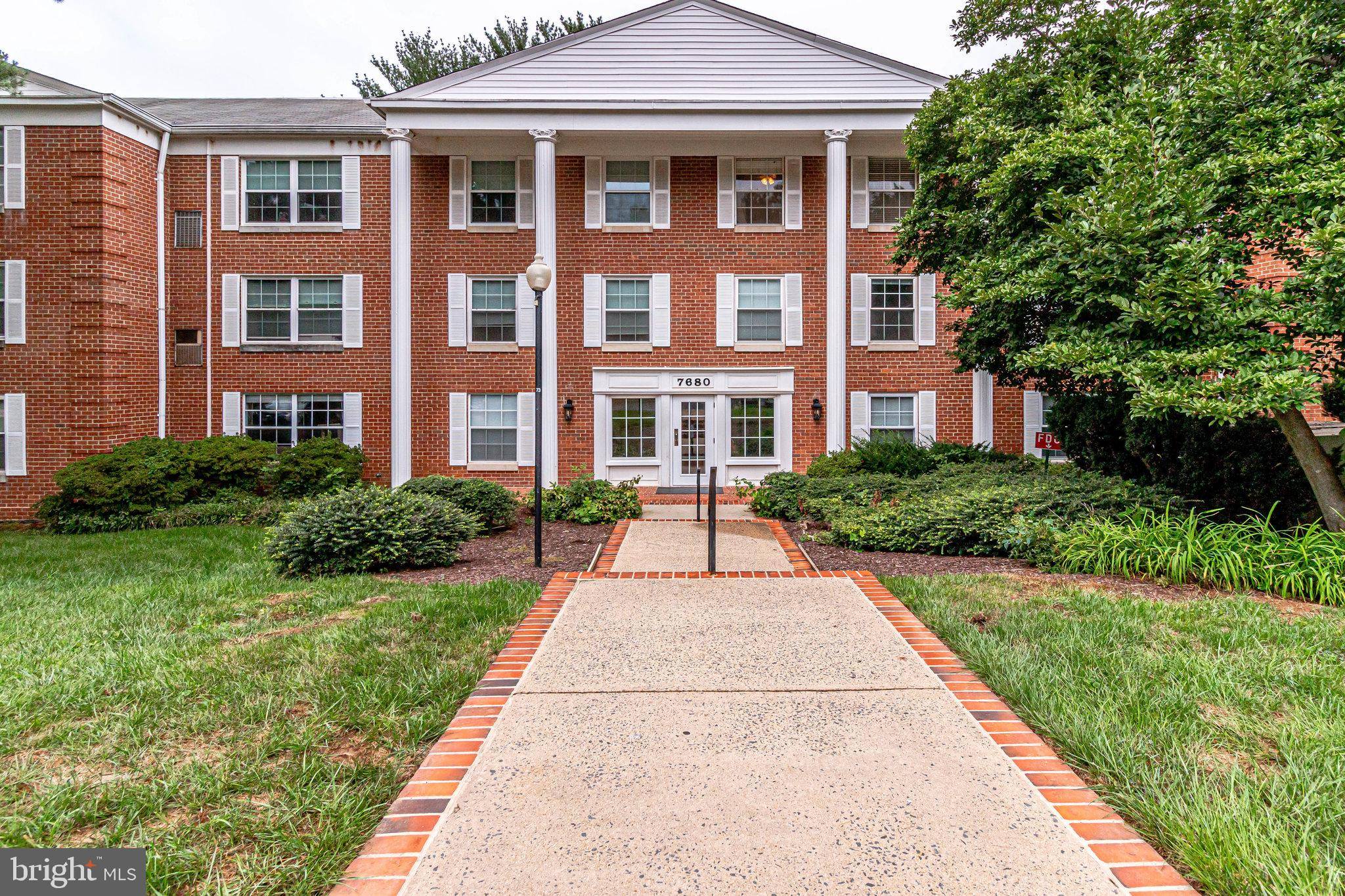 West Mclean, VA 22102,7680 TREMAYNE #210