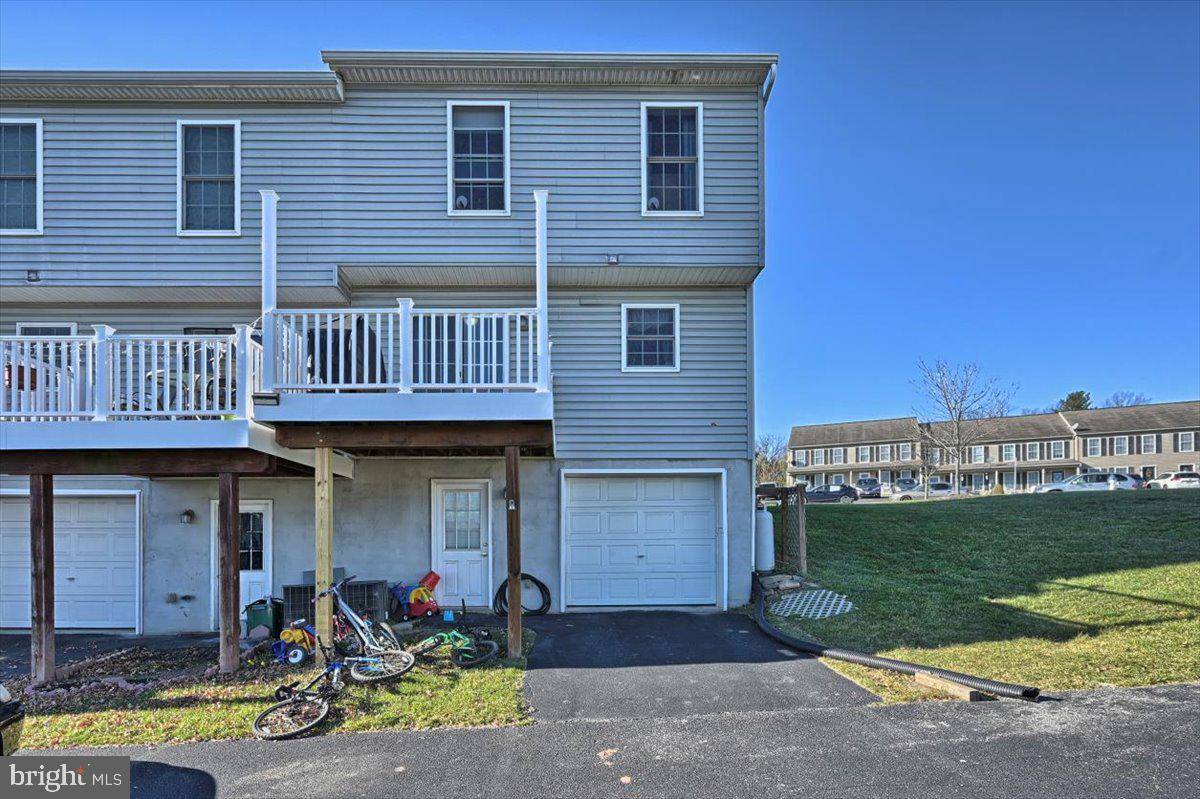 Mount Joy, PA 17552,712 KNOLL DR