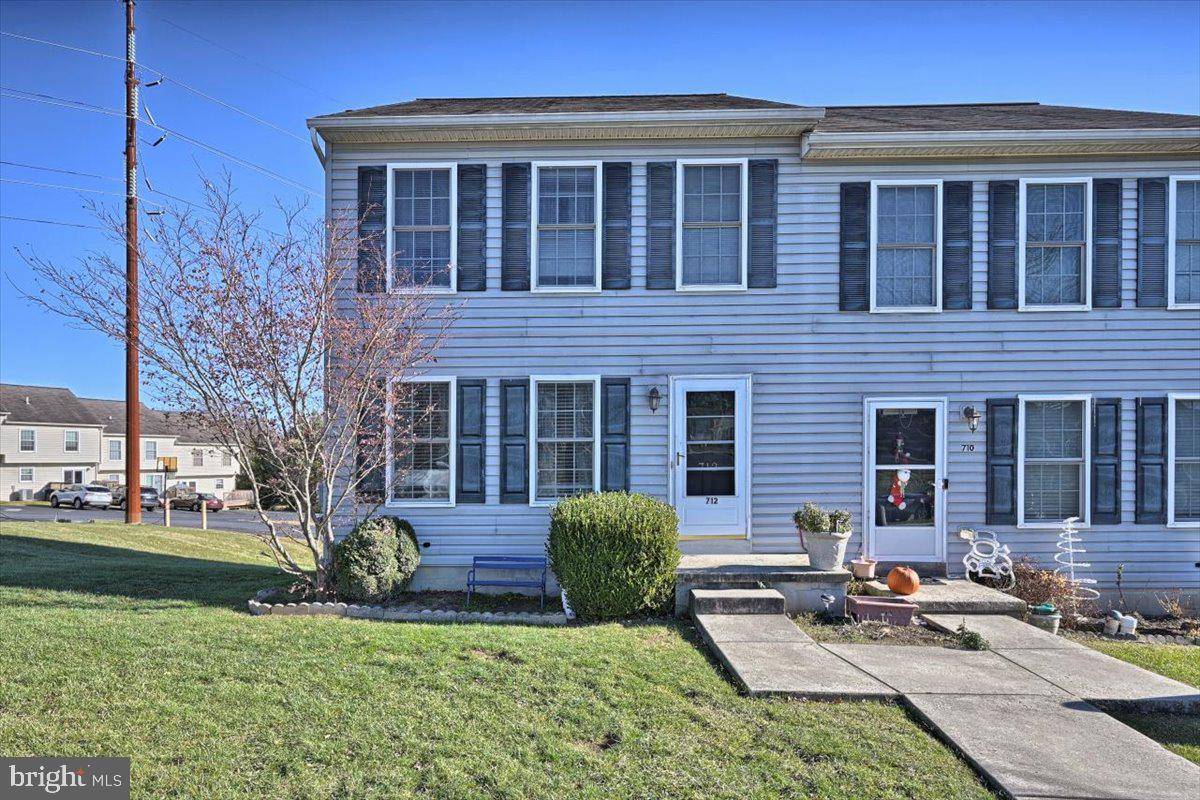 Mount Joy, PA 17552,712 KNOLL DR