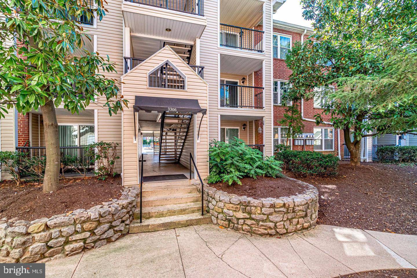 Alexandria, VA 22302,3306 WYNDHAM CIR #327