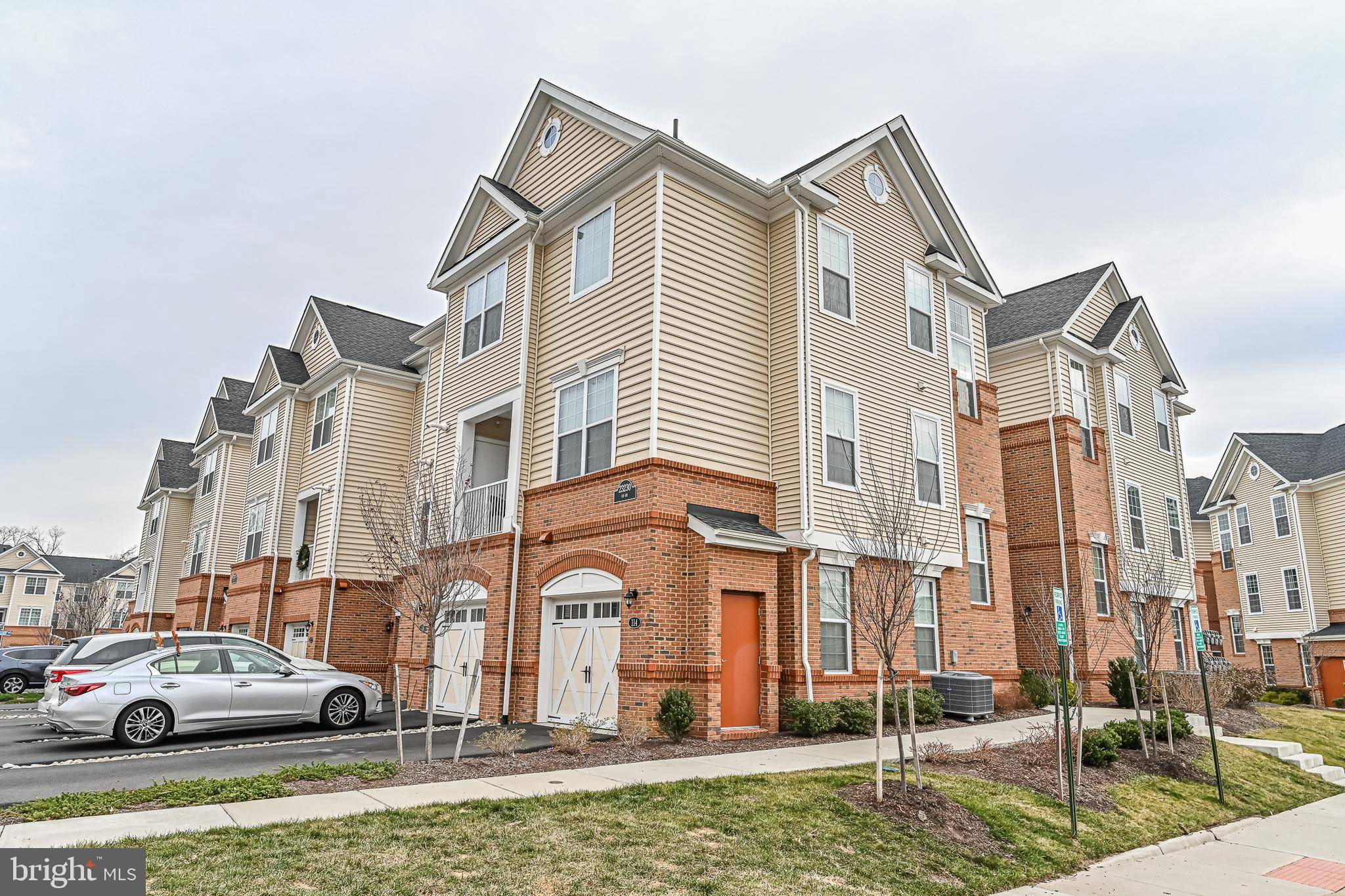 Ashburn, VA 20148,23230 MILLTOWN KNOLL SQ #116