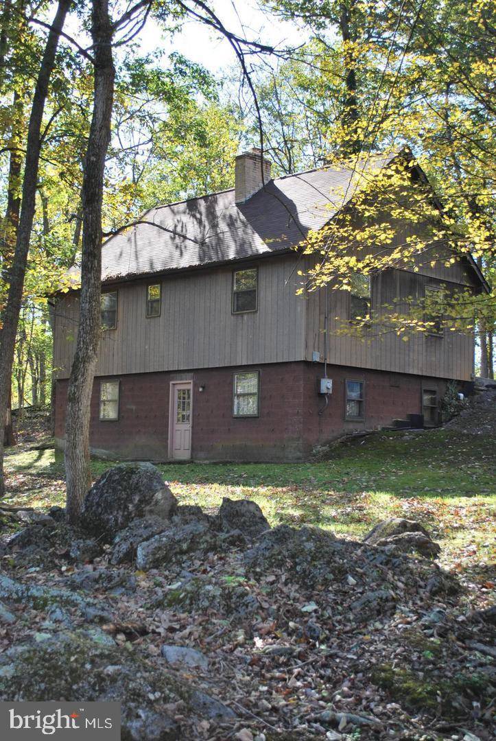 Falling Waters, WV 25419,4 STEPHANIES PL