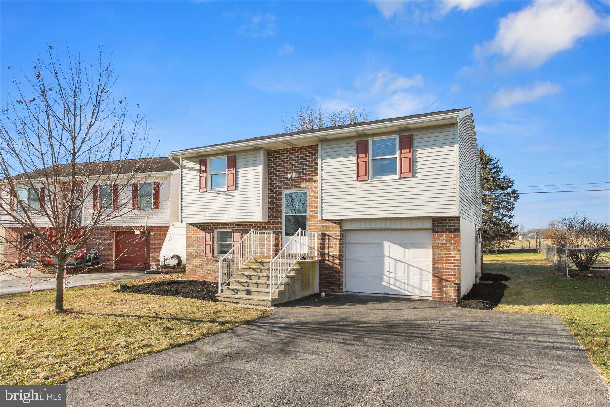 New Oxford, PA 17350,27 ANTLER LN