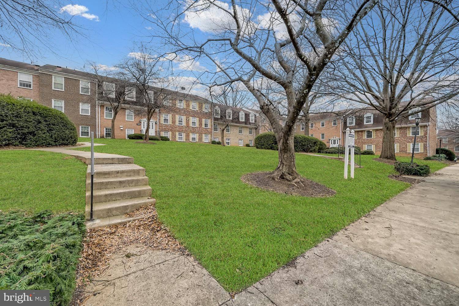 Gaithersburg, MD 20878,744 QUINCE ORCHARD BLVD #744-P1