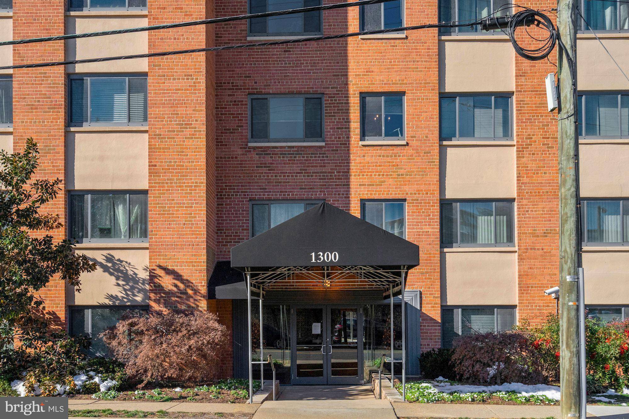 Arlington, VA 22202,1300 S ARLINGTON RIDGE RD #318