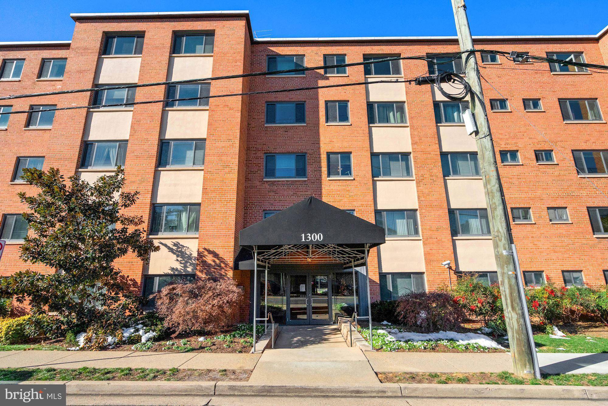 Arlington, VA 22202,1300 S ARLINGTON RIDGE RD #318