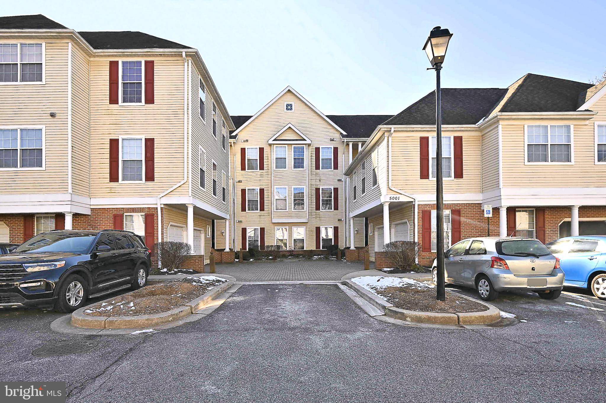 Owings Mills, MD 21117,5001 HOLLINGTON DR #302