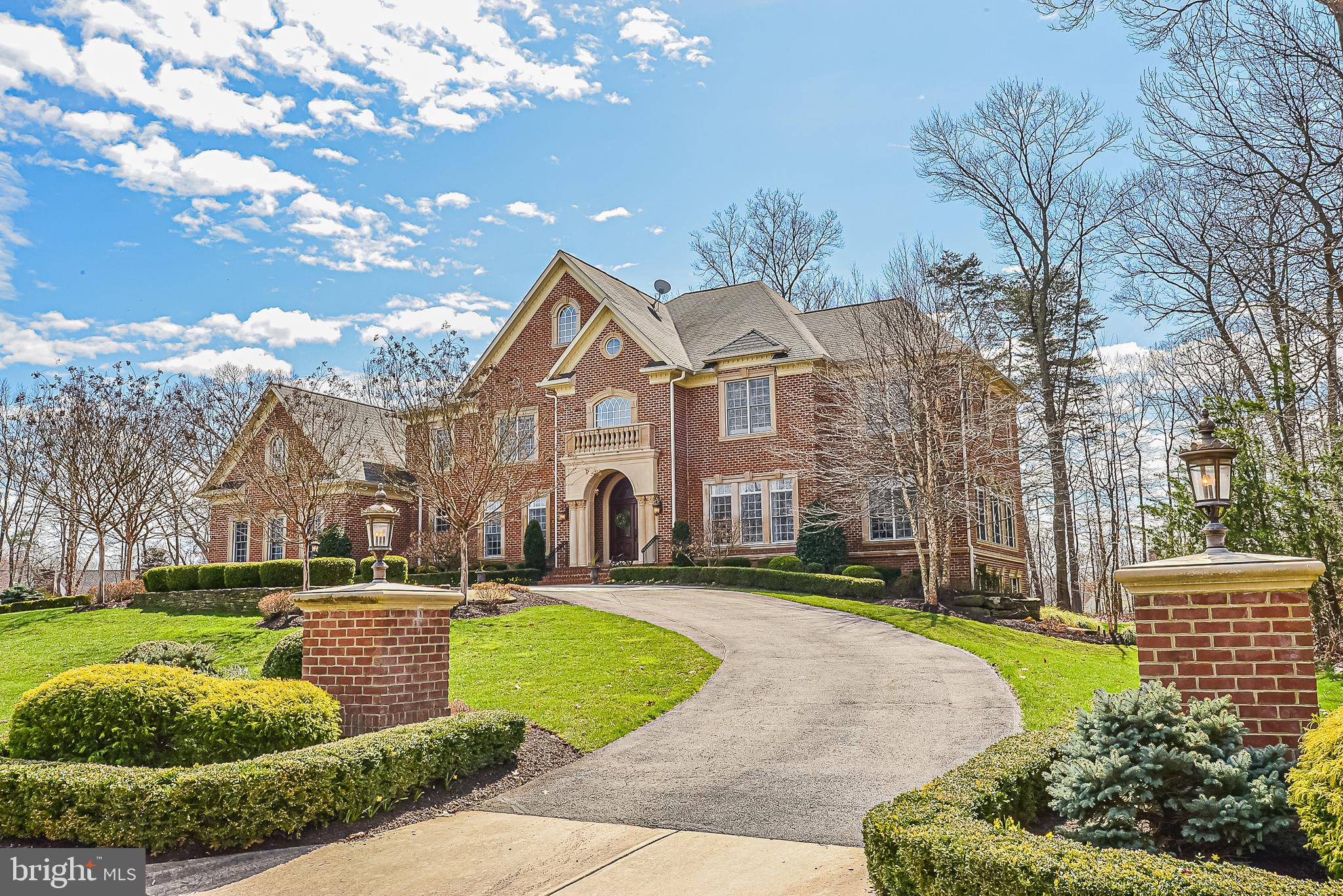 Oakton, VA 22124,2555 VALE RIDGE CT