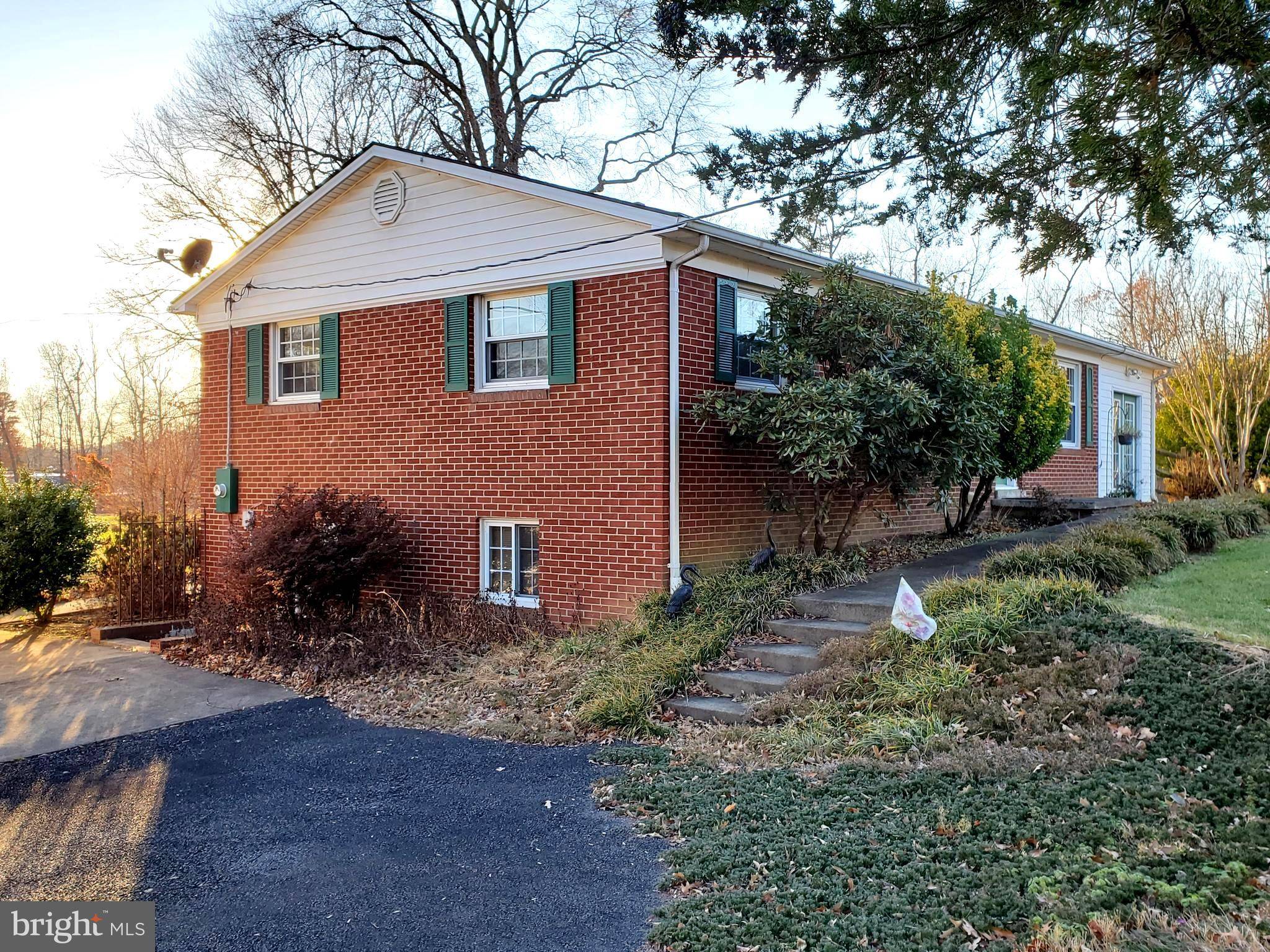 Reva, VA 22735,7060 OAK DR