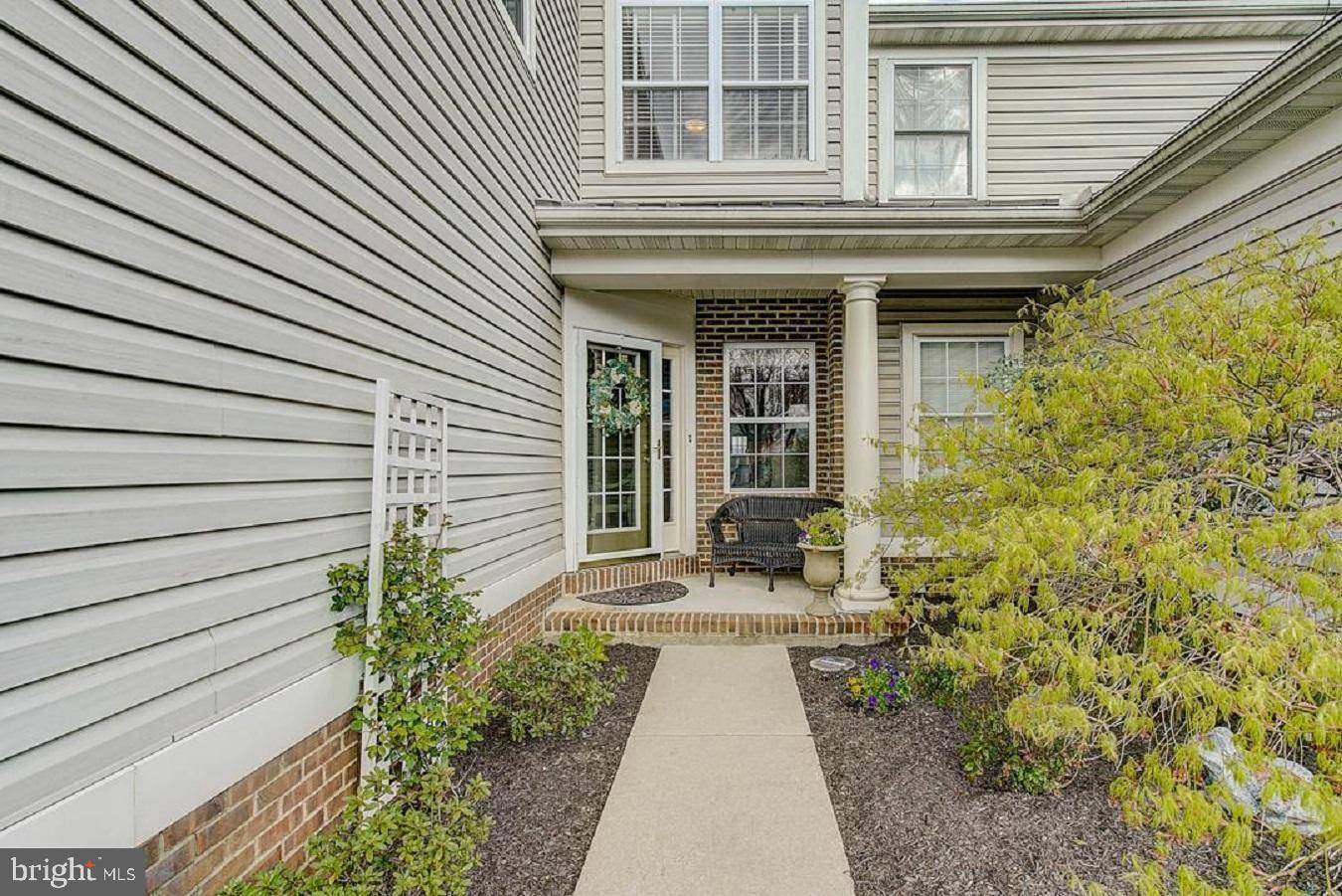 Wyomissing, PA 19610,406 OAK HILL LN