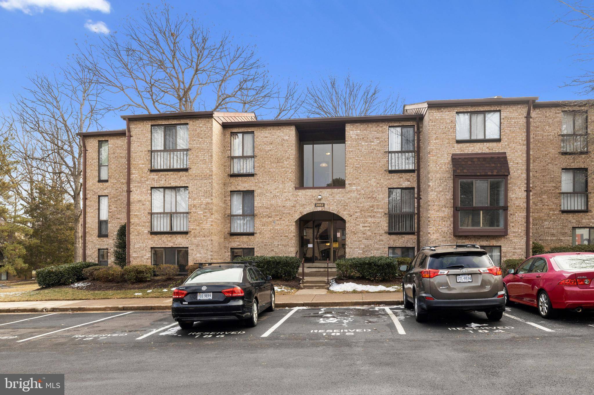 Reston, VA 20191,2052 ROYAL FERN CT #1C