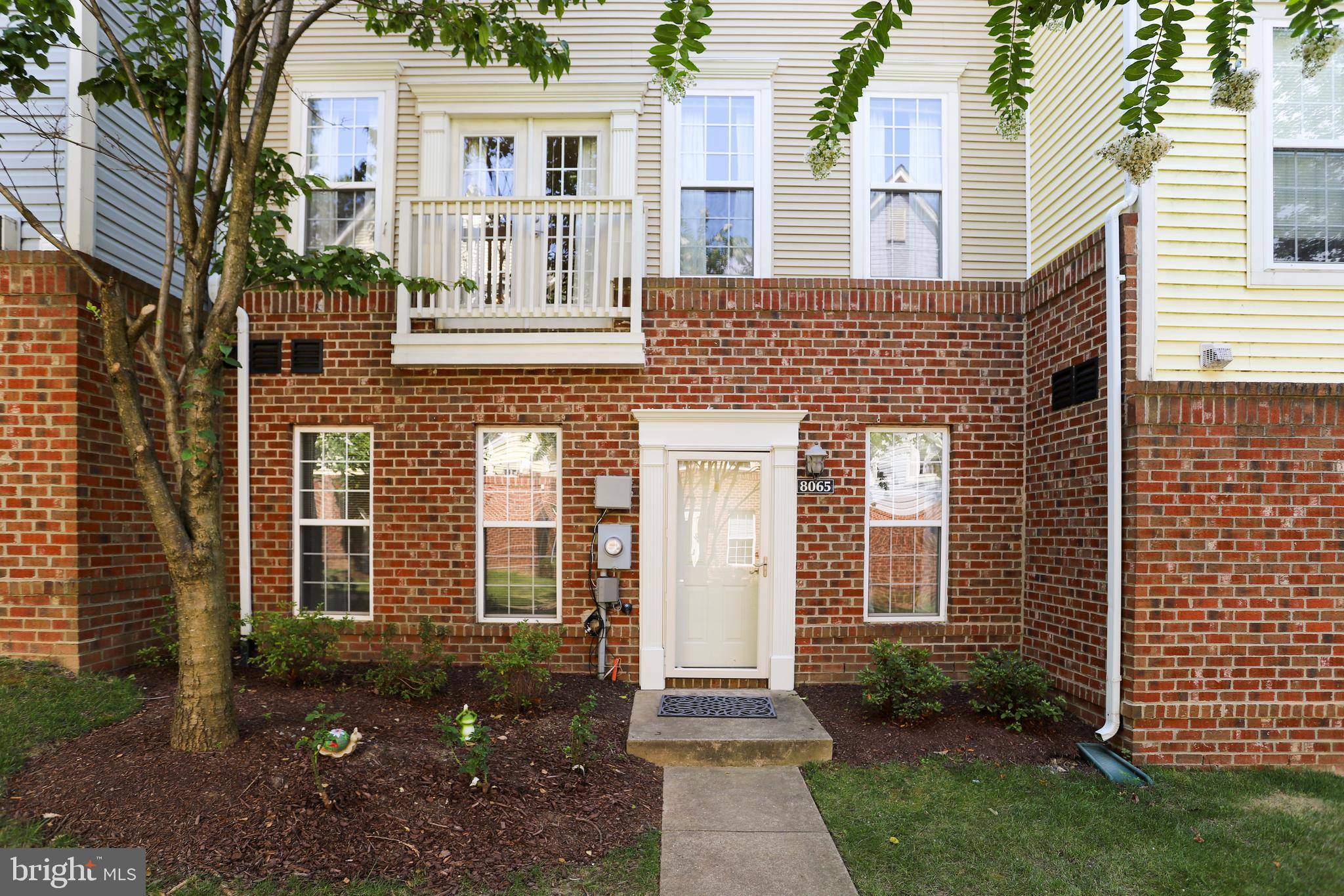 Falls Church, VA 22042,8065 NICOSH CIRCLE LN #55