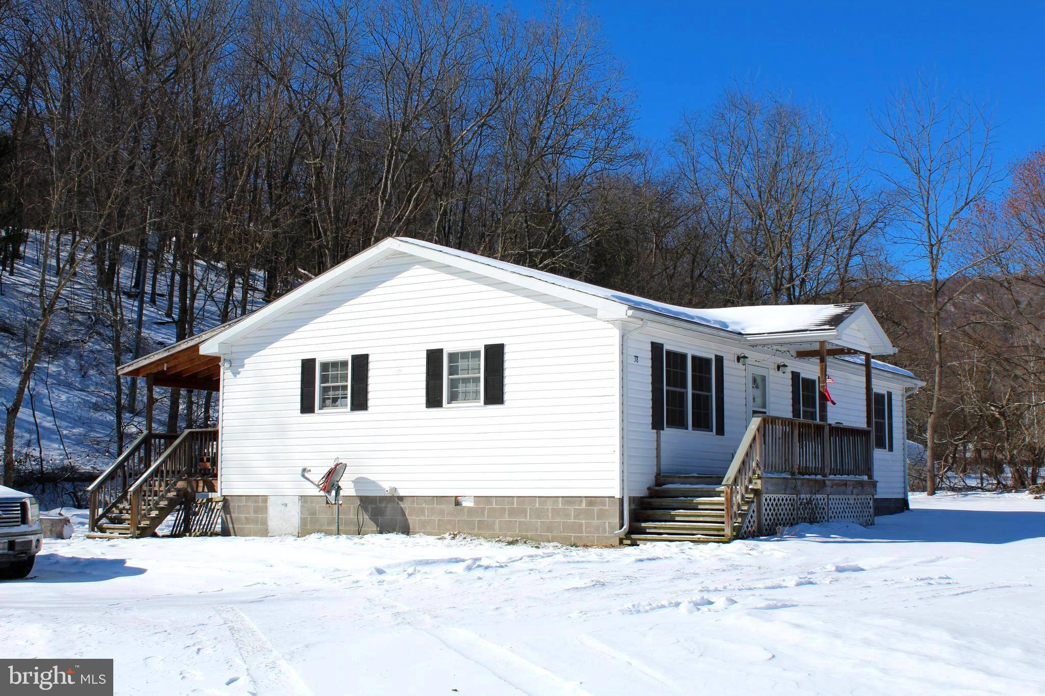 Mathias, WV 26812,38 BAREFOOT LN