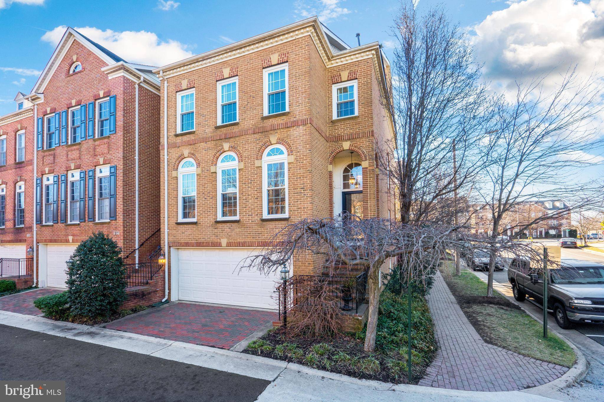 Alexandria, VA 22314,712 ARCH HALL LN