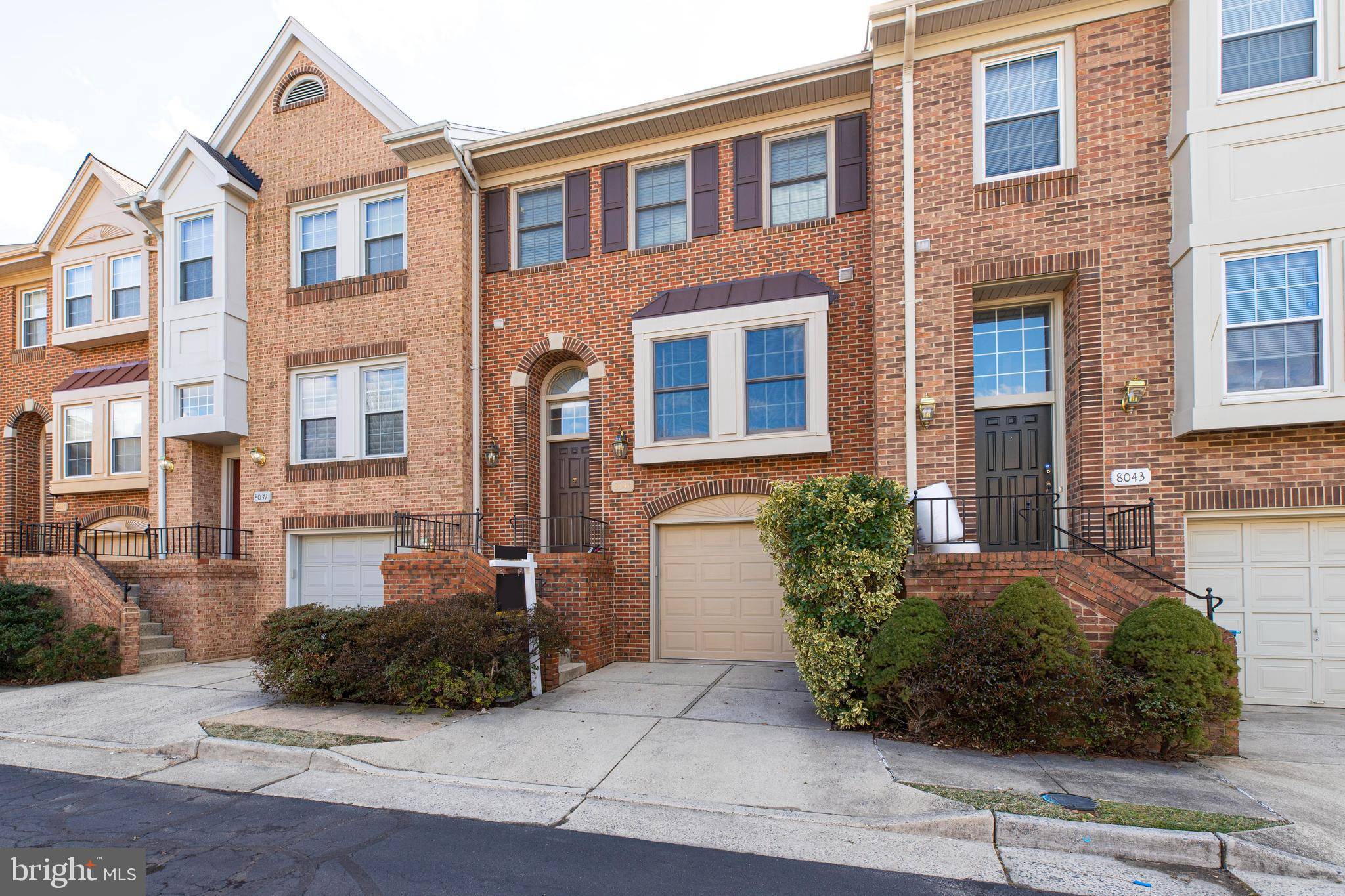 Vienna, VA 22182,8041 MERRY OAKS CT