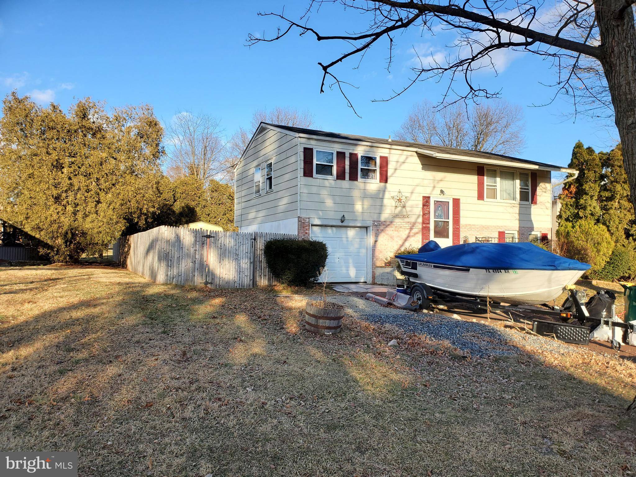 Pennsburg, PA 18073,1002 LAKE LN