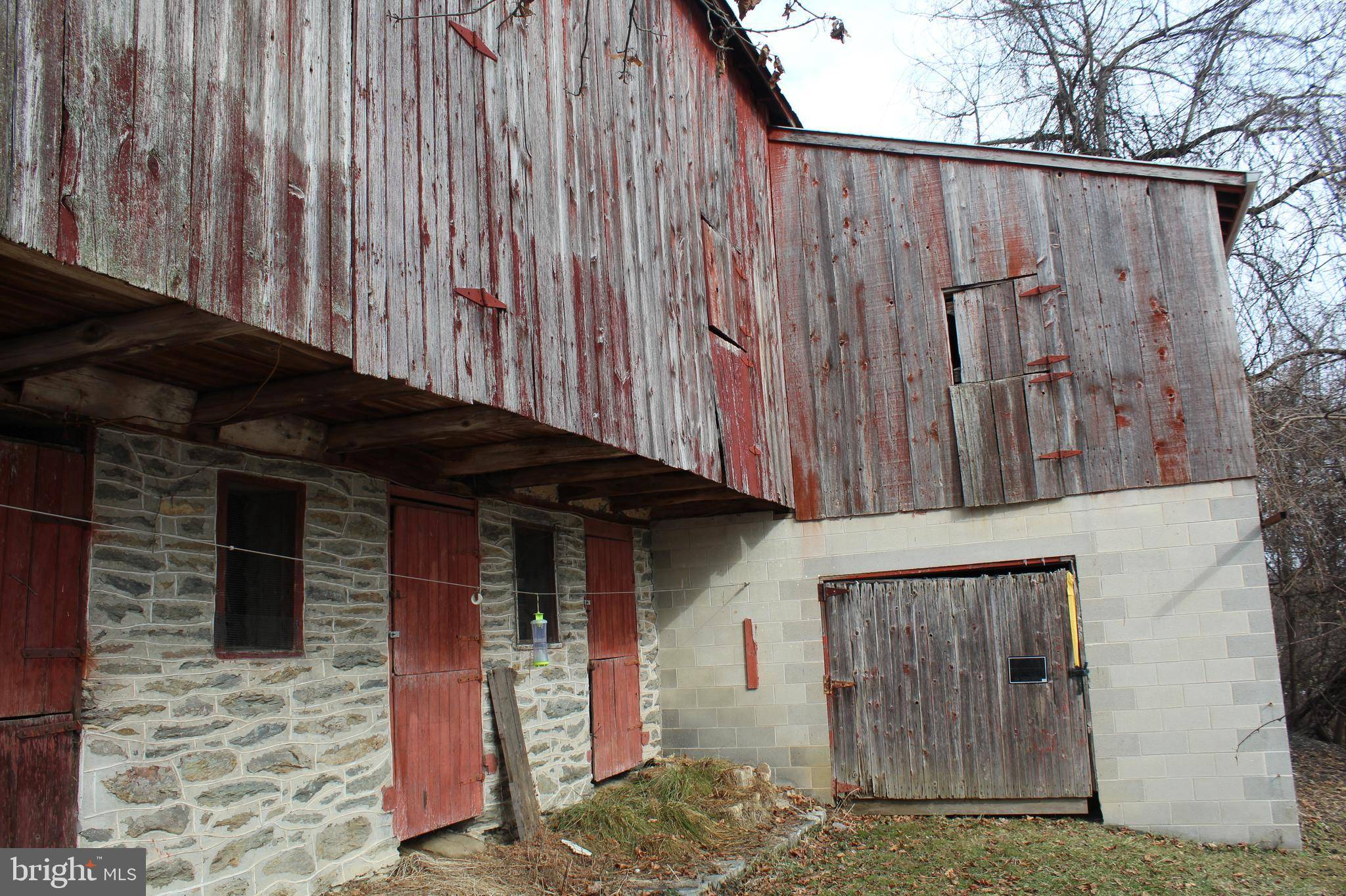 York, PA 17406,746 KREUTZ CREEK RD #BARN