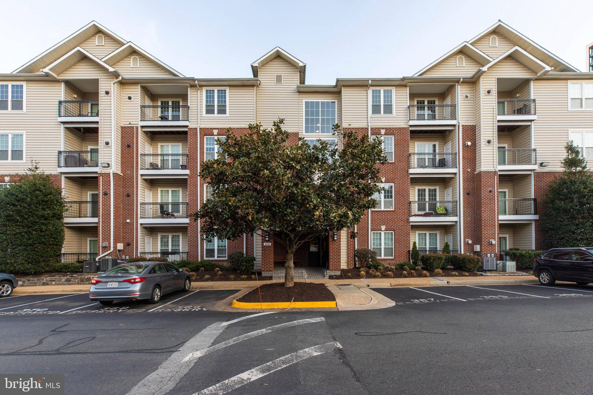 Mclean, VA 22102,1601 SPRING GATE #1403