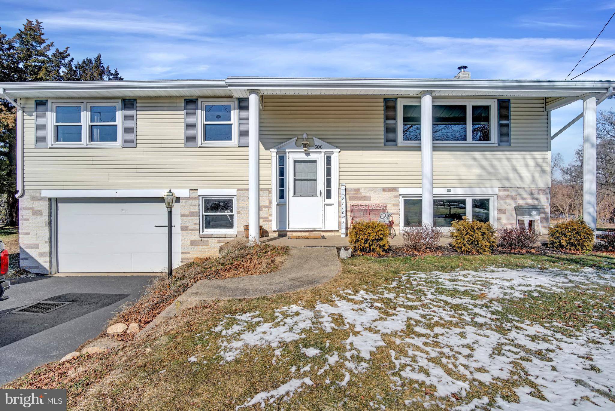 Mount Holly Springs, PA 17065,606 W PINE ST