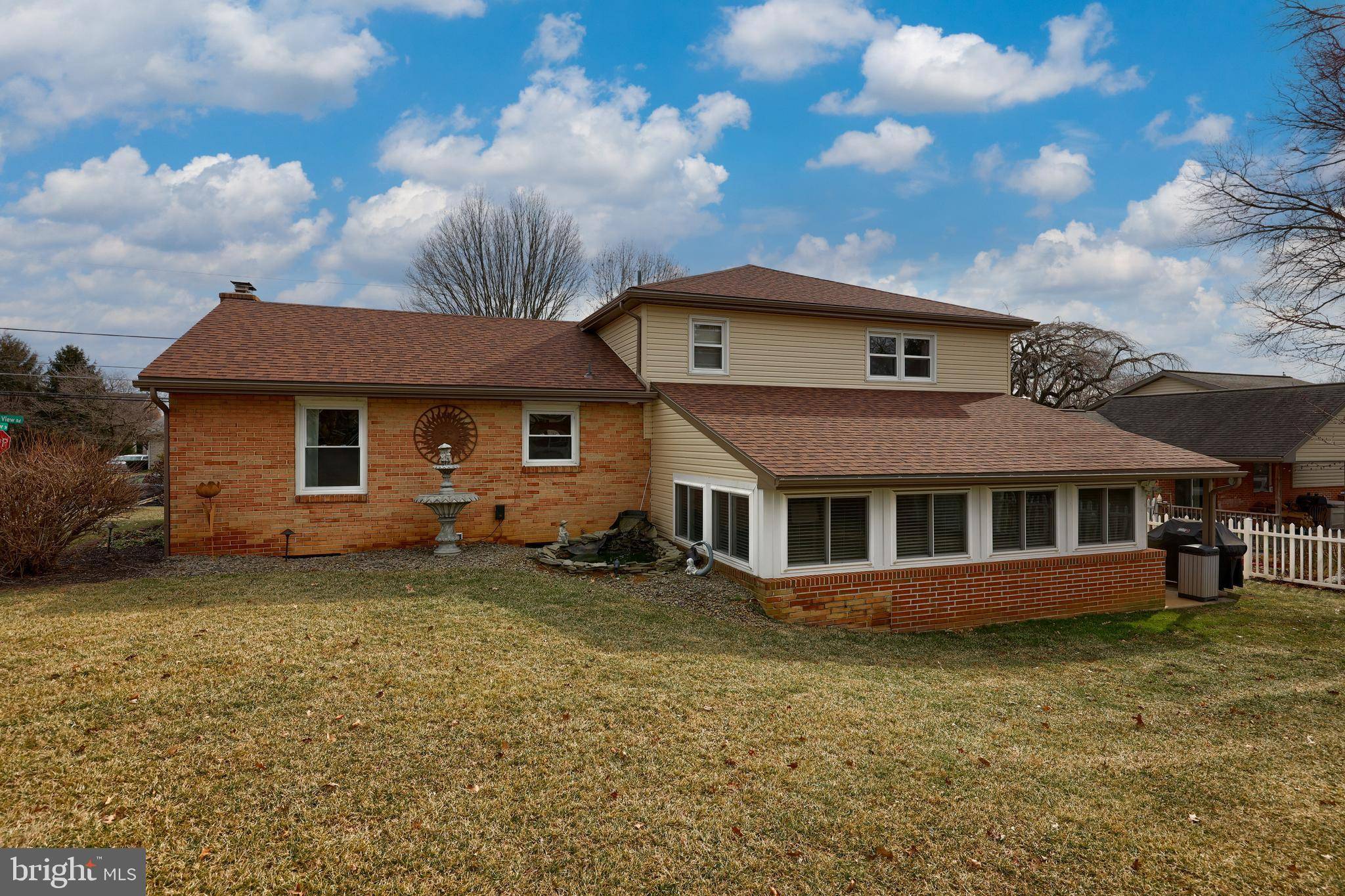 Ephrata, PA 17522,932 PLEASANTVIEW RD