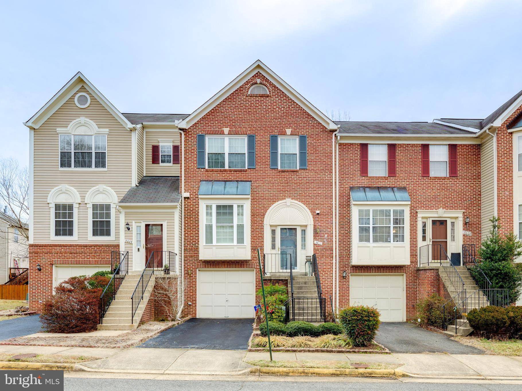 Alexandria, VA 22315,5611 GLENWOOD MEWS DR