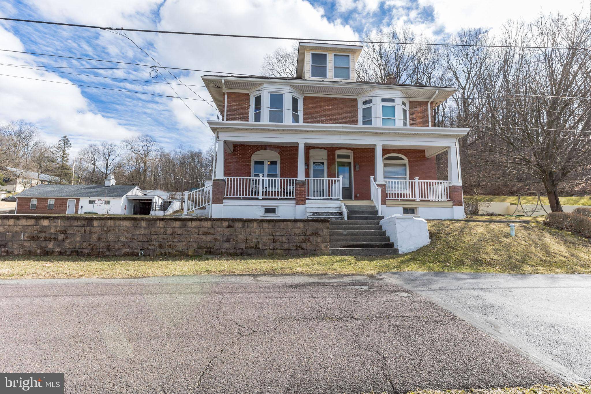 Bechtelsville, PA 19505,5 EHST RD