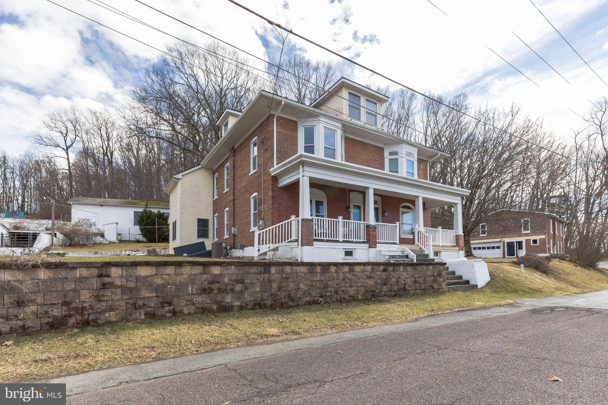 Bechtelsville, PA 19505,5 EHST RD