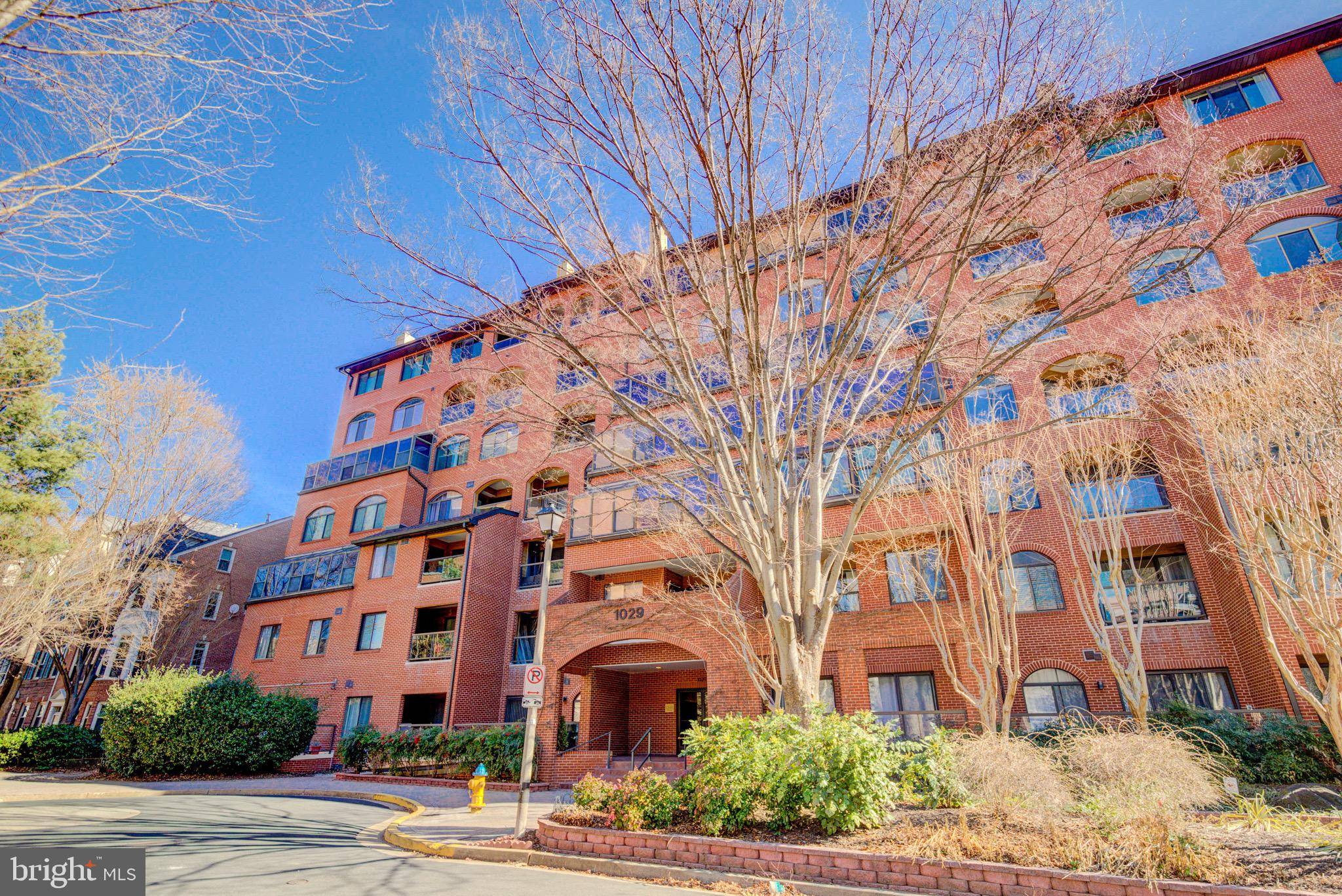 Arlington, VA 22201,1029 N STUART ST #529