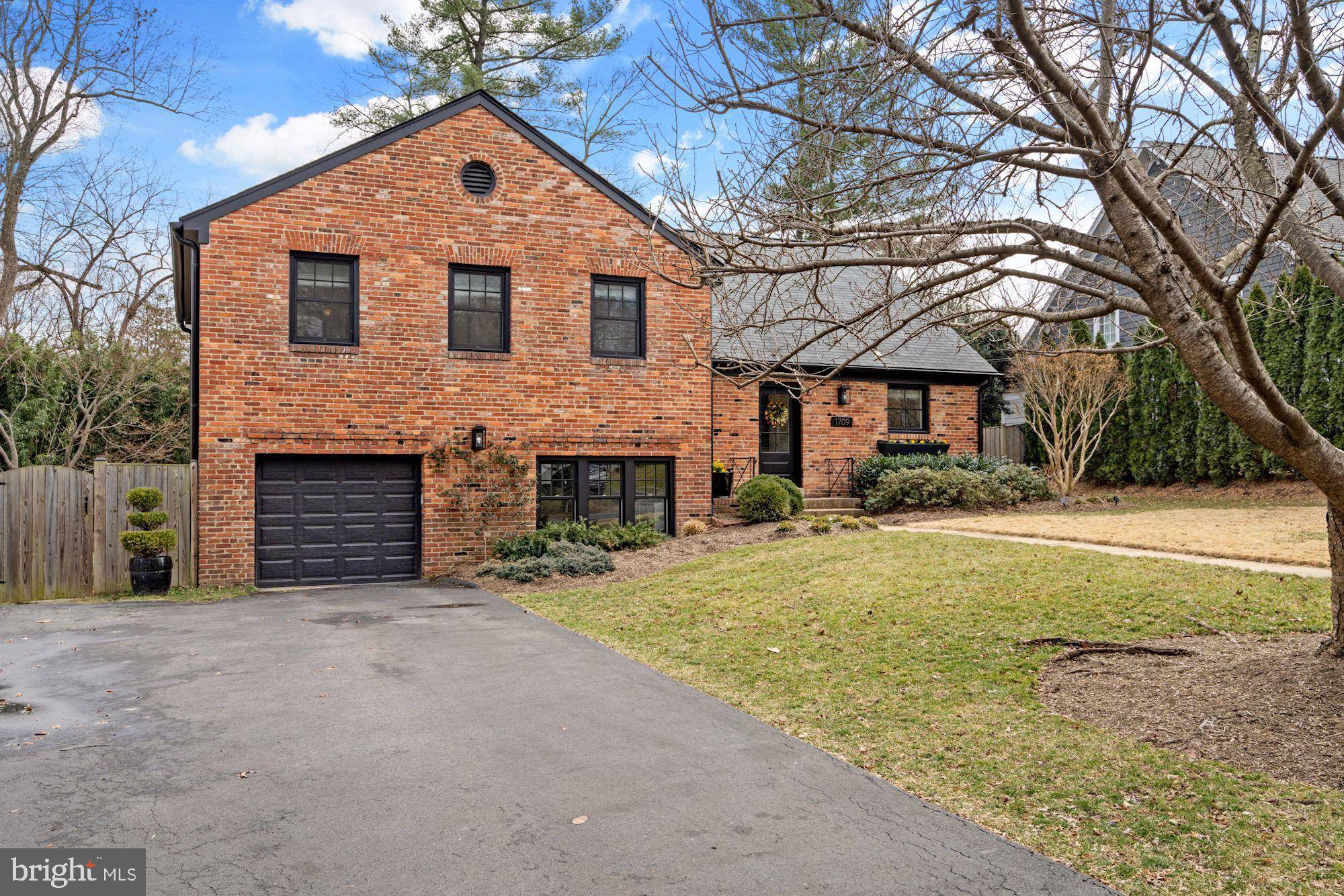 Mclean, VA 22101,1709 OAK LN