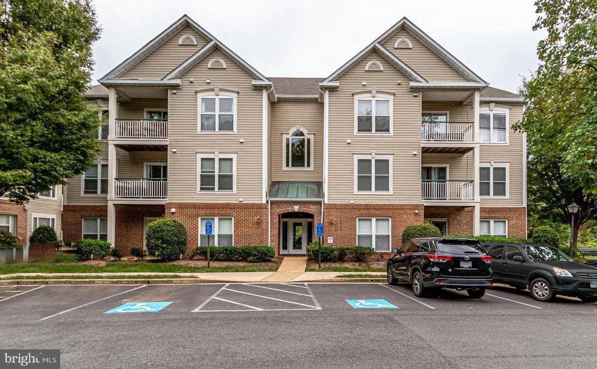 Alexandria, VA 22315,6583 GRANGE LN #302