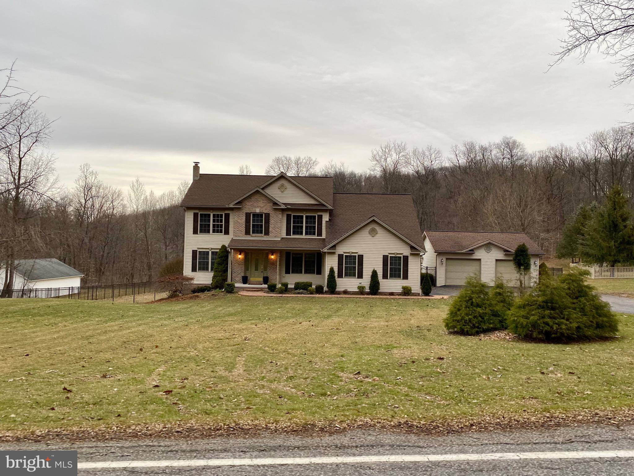 Lewisberry, PA 17339,696 RIDGE RD