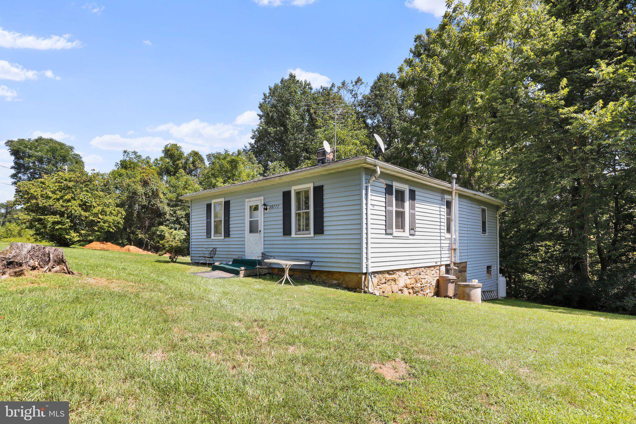 Hamilton, VA 20158,38777 HOLMES MILL RD