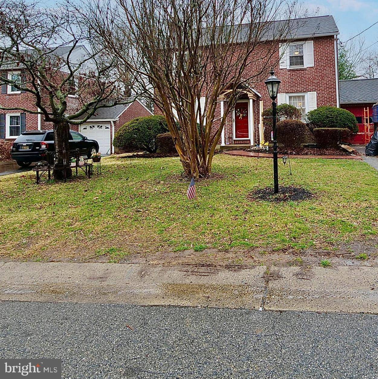 Claymont, DE 19703,10 WINDING LN