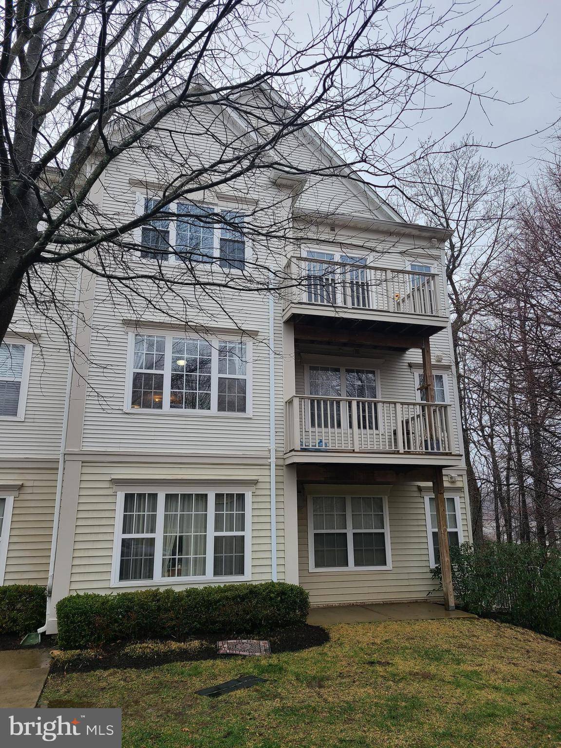 Fairfax, VA 22033,4363 WILSON VALLEY DR #303