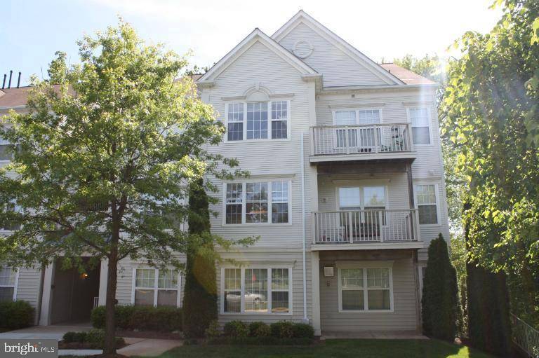 Fairfax, VA 22033,4363 WILSON VALLEY DR #303