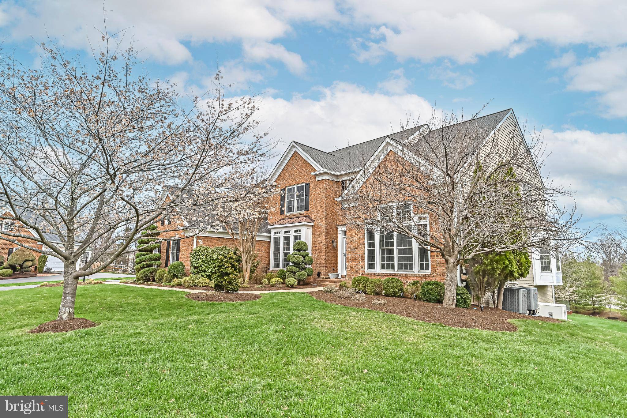 Chantilly, VA 20152,25664 PLEASANT WOODS CT