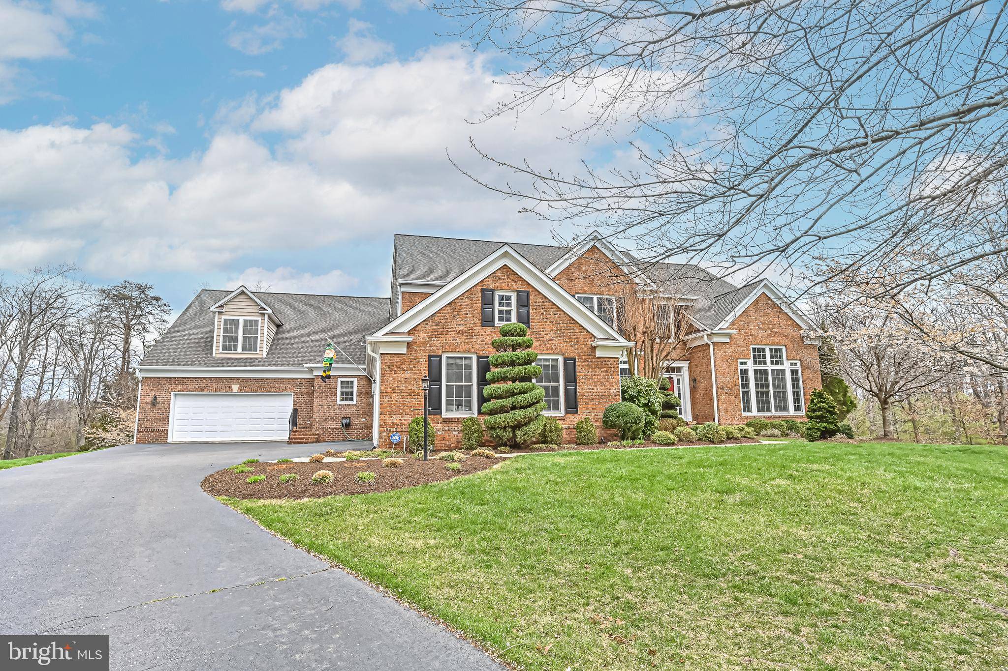 Chantilly, VA 20152,25664 PLEASANT WOODS CT