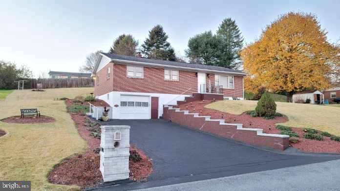 Chambersburg, PA 17202,1048 MARVERN DR E