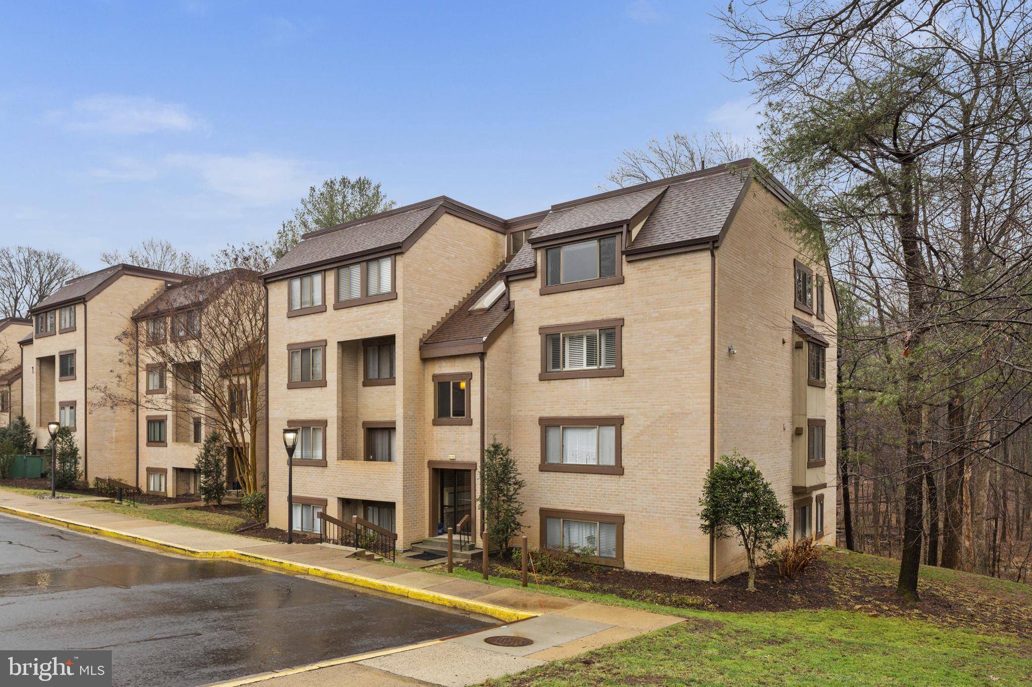 Reston, VA 20190,1675 PARKCREST CIR #401