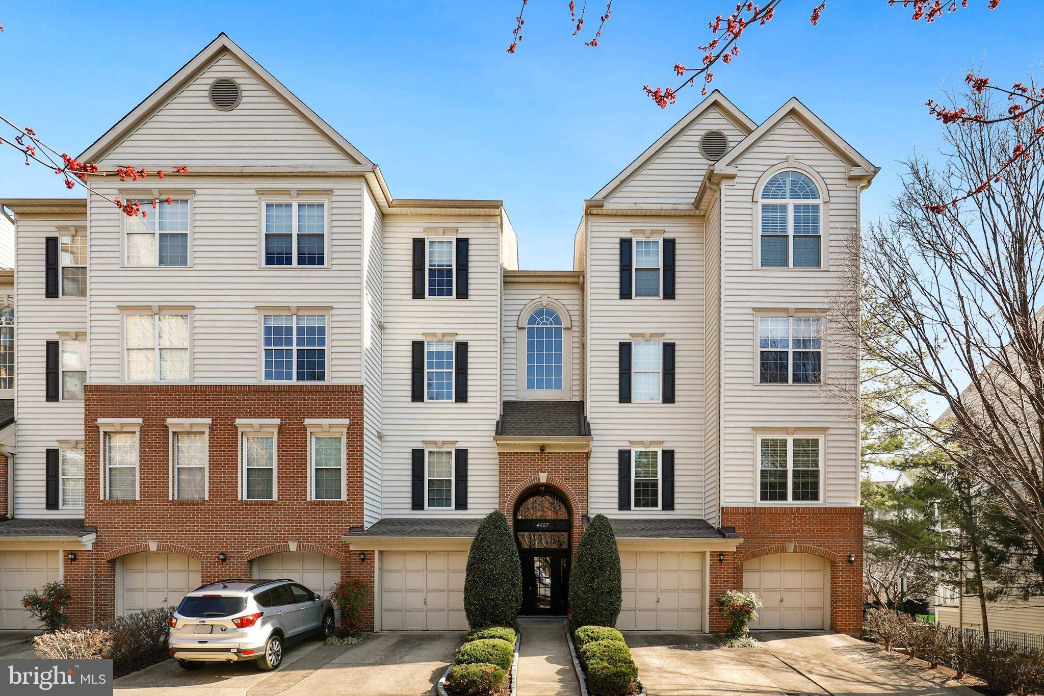 Alexandria, VA 22311,4667 LONGSTREET LN #205