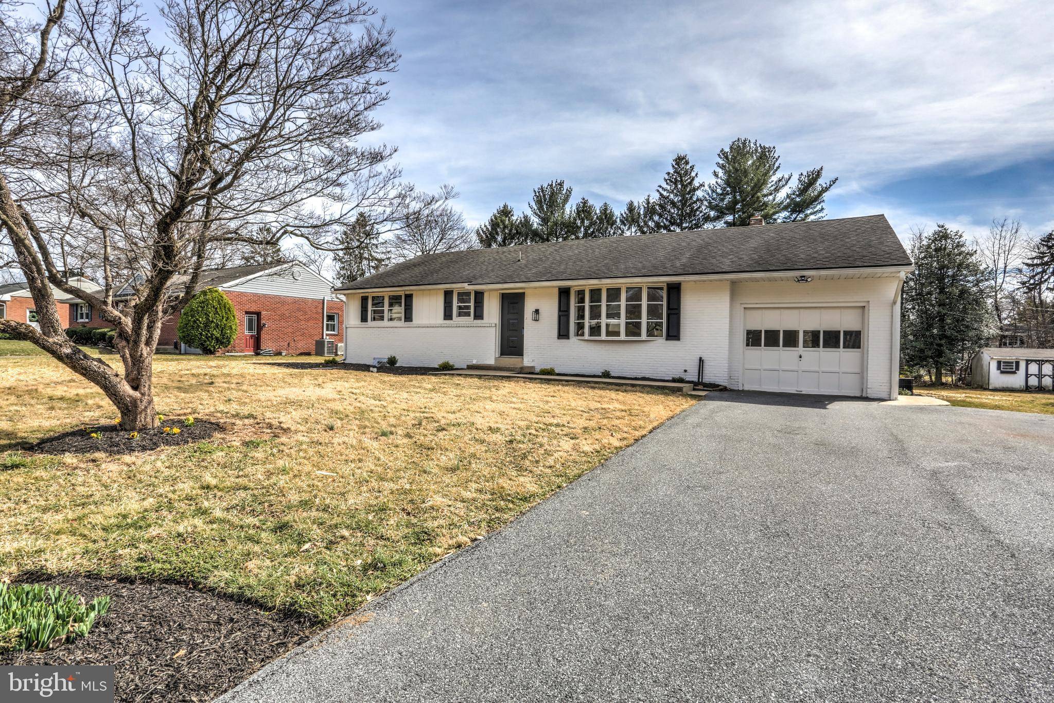 Leola, PA 17540,299 SUN VALLEY DR