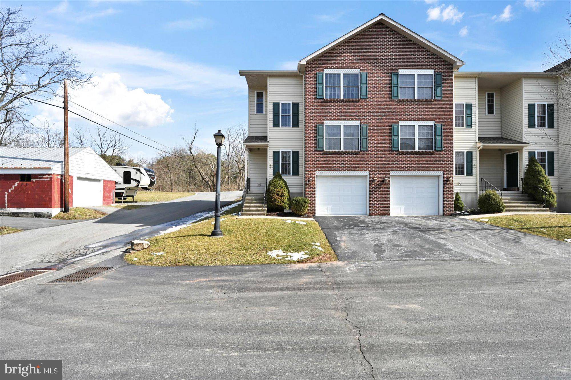 Orwigsburg, PA 17961,529 LANTERN GREEN WAY